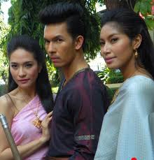 ขุนศึก กับพลอย โดนัท