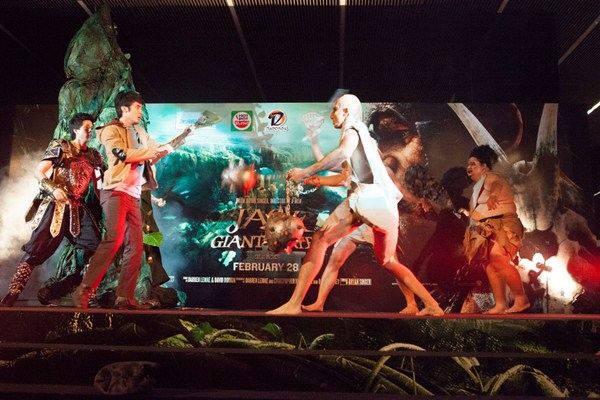 บอย ปกรณ์ กับ ขวัญ อุษามณี ในงานเปิดตัวภาพยนตร์ แจ๊คผู้สยบยักษ์  Jack the Giant Slayer