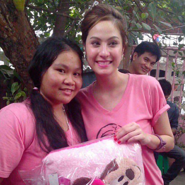 ขวัญ อุษามณี ฉลองงานวันเกิดครบ 25 ปี 03/03/2013 @ บ้านครูน้อย ทำอาหารเลี้ยงน้อง ๆ