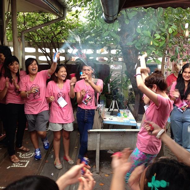 ขวัญ อุษามณี ฉลองงานวันเกิดครบ 25 ปี 03/03/2013 @ บ้านครูน้อย ทำอาหารเลี้ยงน้อง ๆ