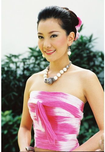 สวยสง่าไปกับ นุ่น วรนุช ในชุดผ้าไหม