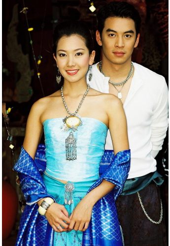 สวยสง่าไปกับ นุ่น วรนุช ในชุดผ้าไหม