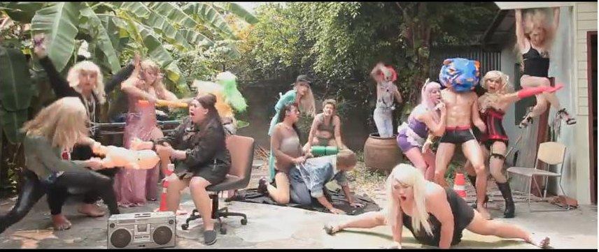 เมื่อ อเดล เลดี้กาก้า บียอนเซ่ ริฮานน่า นิคกิ มินาจ มาราย แครี่ คีช่า มารวมตัวใน  Harlem Shake 555+