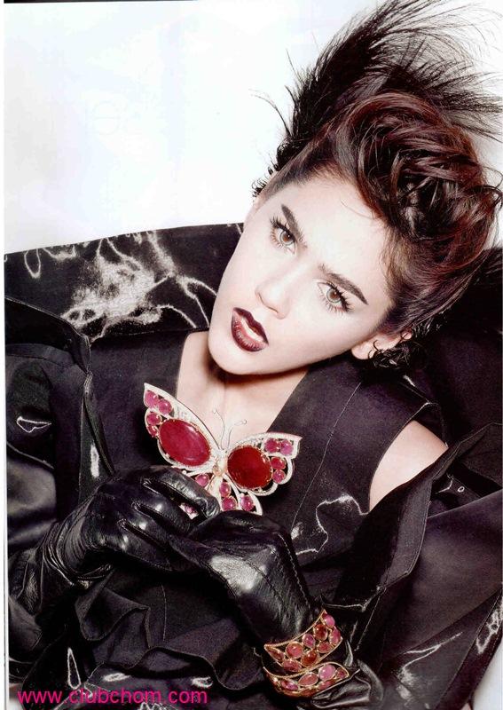 ชมพู่ อารยา ในนิตยสาร HI! vol. 11 no. 6 February 2013