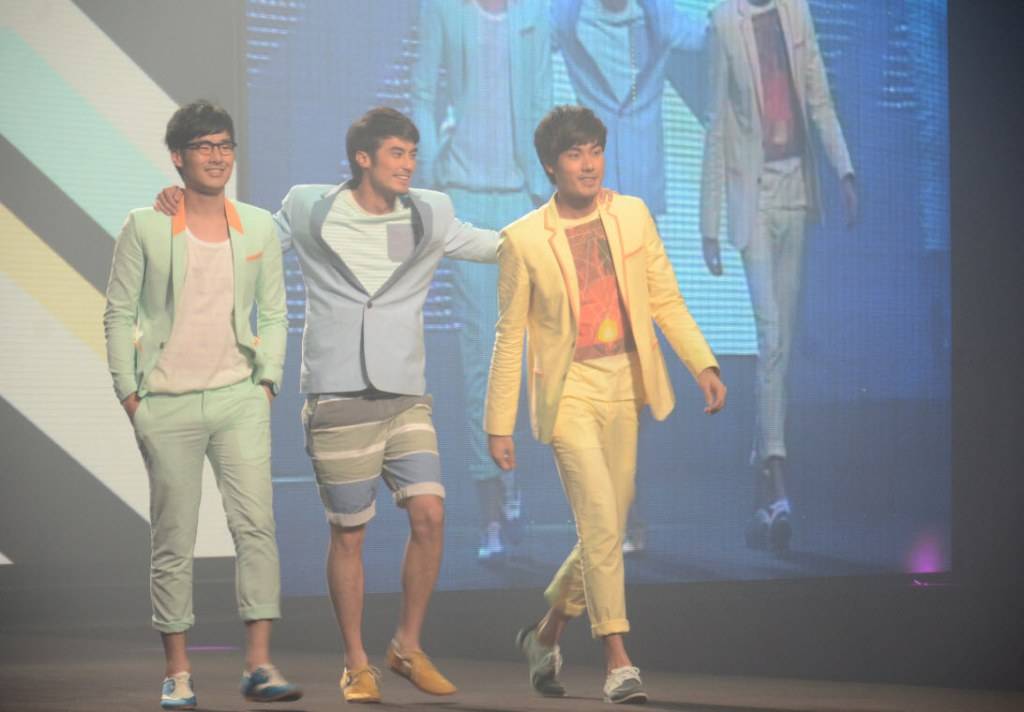ภาพจากงาน F&F summer collection 201