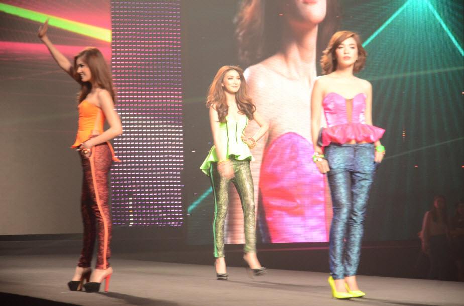 ภาพจากงาน F&F summer collection 201