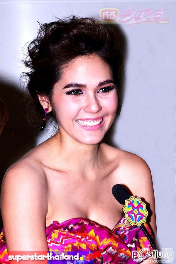 ชมพู่ อารยา งามสง่าในชุดผ้าถุงราชวงศ์ มันฑเลย์