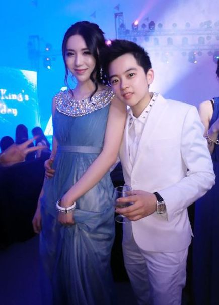 ชาวเน็ตจีนรุมหมั่นไส้! ทอมลูกมหาเศรษฐี อวดรวยจนโอเว่อร์
