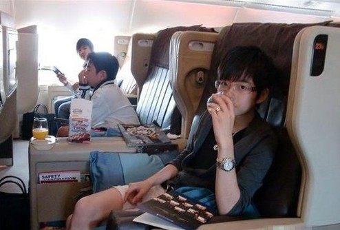 ชาวเน็ตจีนรุมหมั่นไส้! ทอมลูกมหาเศรษฐี อวดรวยจนโอเว่อร์