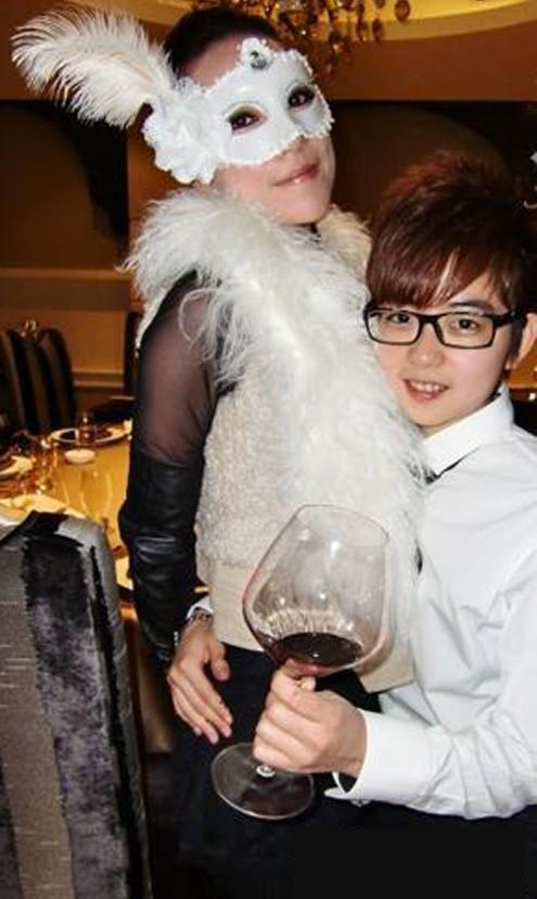 ชาวเน็ตจีนรุมหมั่นไส้! ทอมลูกมหาเศรษฐี อวดรวยจนโอเว่อร์