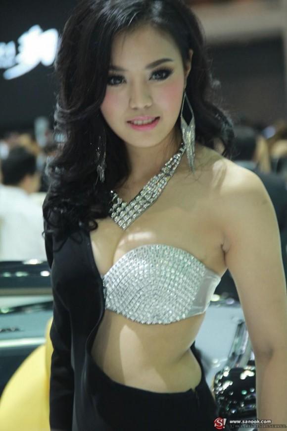 ประชันพริตตี้ ค่ายรถดัง