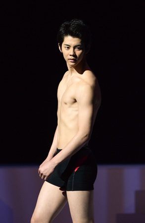 ถอดโชว์เรือนร่าง 182