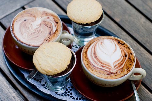 ยังไม่นอน กาแฟสักแก้วมั๊ย....