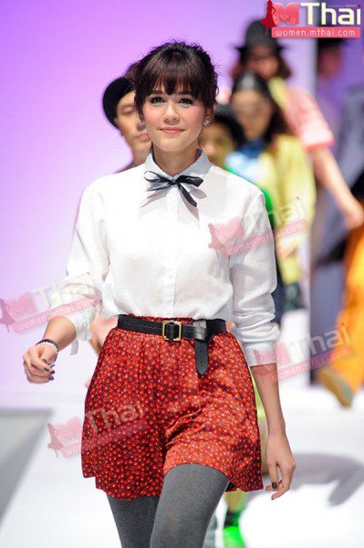 ชมพู่ เดินแบบ แบ๊วน่าร๊ากม๊ากก