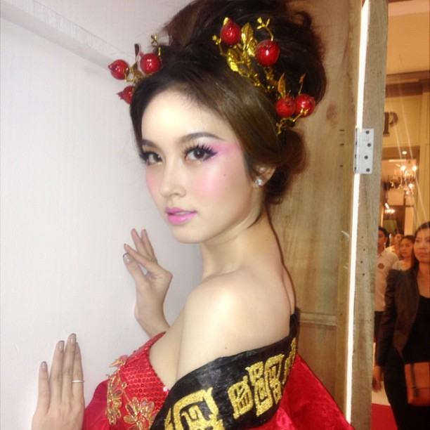 ปอย ตรีชฏา สาวประเภทสองที่สวยที่สุด