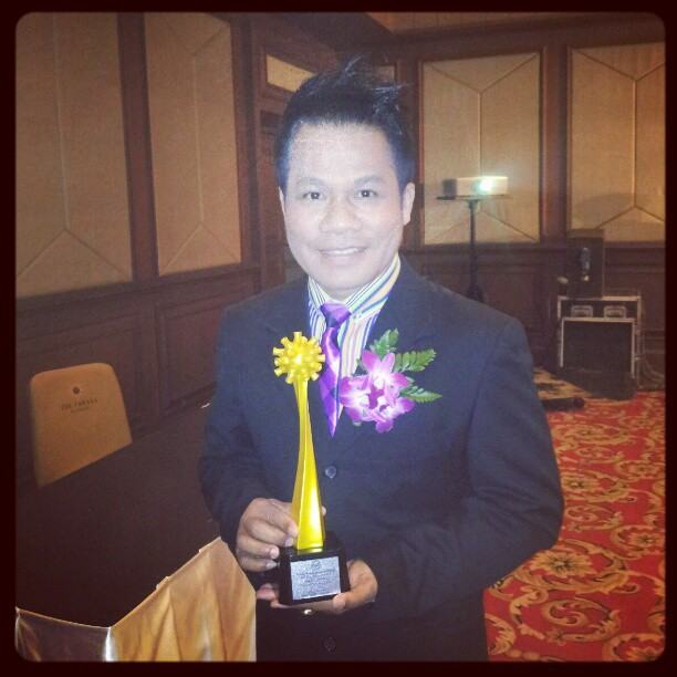 ใบเตย อาร์สยาม ยิ้มร่ารับรางวัล นักร้องปลอดบุหรี่ดีเด่น