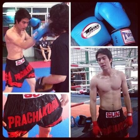 ซัน ประชากร ตี๋ หล่อ สุดฮอต