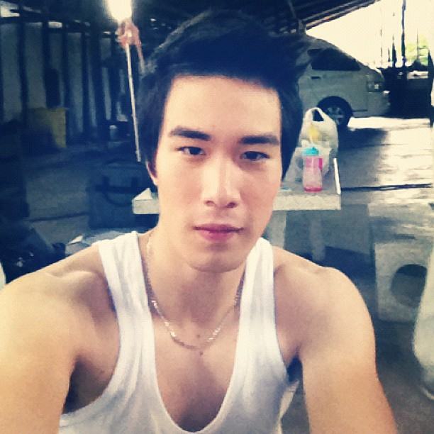 ซัน ประชากร ตี๋ หล่อ สุดฮอต