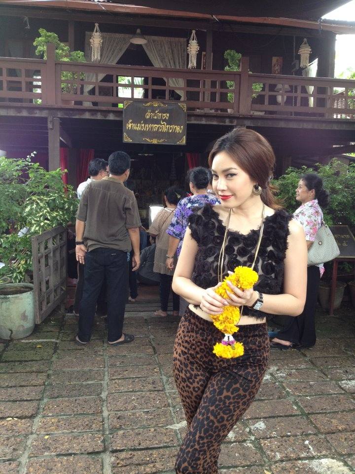 เมย์ พิชญ์นาฎ สาขากร กับชุดสุดเริ่ด