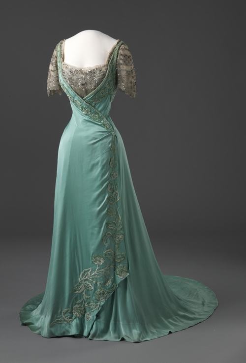ชุด สไตล์โรโคโค (Rococo)