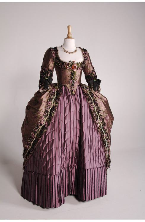 ชุด สไตล์โรโคโค (Rococo)