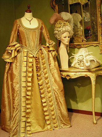 ชุด สไตล์โรโคโค (Rococo)