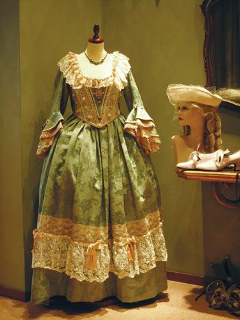 ชุด สไตล์โรโคโค (Rococo)