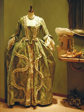 ชุด สไตล์โรโคโค (Rococo)
