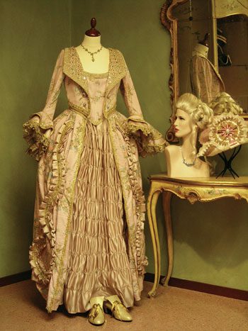 ชุด สไตล์โรโคโค (Rococo)