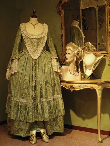 ชุด สไตล์โรโคโค (Rococo)