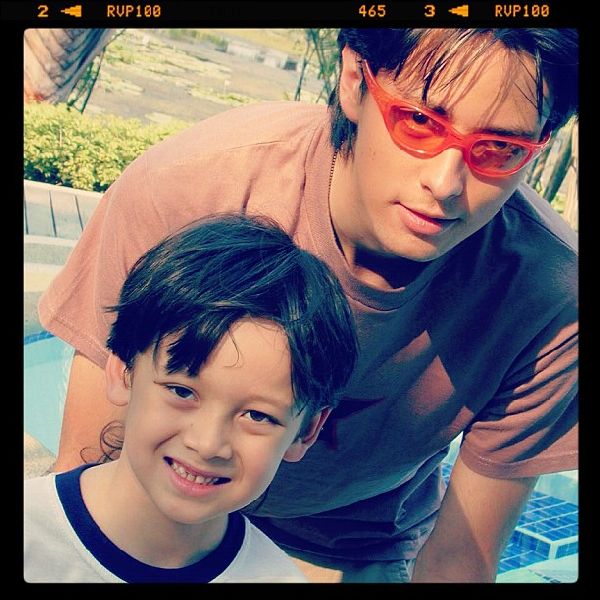 เพ่งจอชัดๆ "อินดี้" ลูกชาย "ฮันนี่-บี๋ ธีรพงศ์"หล่อมาก ขนาด"พลอย เฌอมาลย์"ยังชม
