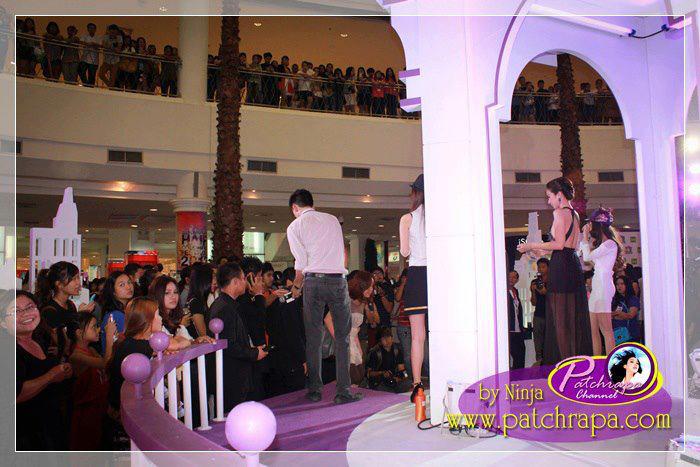 ประมวลภาพ"อั้ม พัชราภา" @ HAIR COLORFULL FESTIVAL 2013 !
