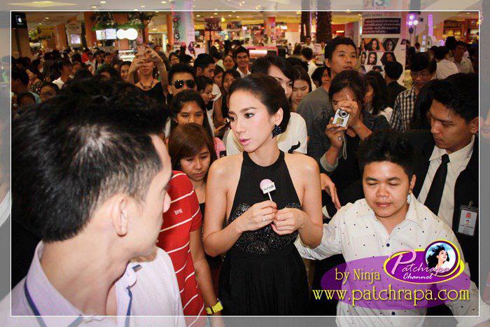 ประมวลภาพ"อั้ม พัชราภา" @ HAIR COLORFULL FESTIVAL 2013 !
