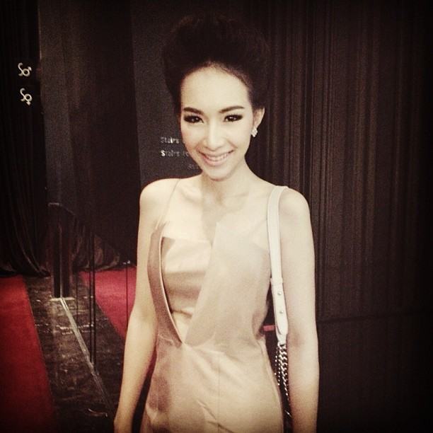 มิ้นท์ ณัฐวรา กับ เนย โชติกา  ใครสวยกว่ากัน