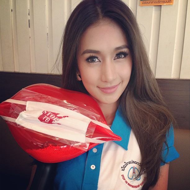 มิ้นท์ ณัฐวรา กับ เนย โชติกา  ใครสวยกว่ากัน
