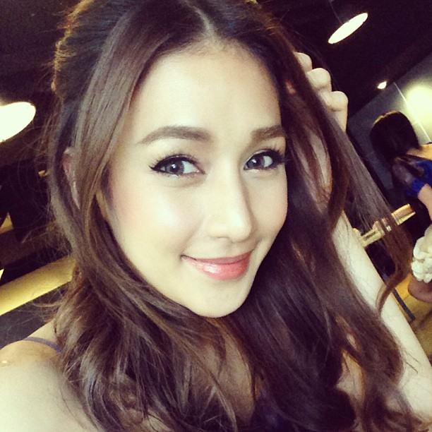 มิ้นท์ ณัฐวรา กับ เนย โชติกา  ใครสวยกว่ากัน
