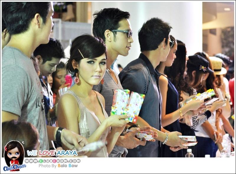 ชมพู่ อารยา แจกบัตรงานบอลช่อง 3 @เดอะมอลล์ บางกะปิ
