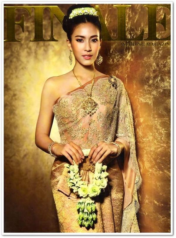 สาวหน้าไทยๆกับชุดไทยอันสวยงามใครสวยสุด