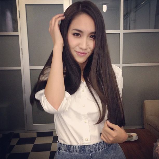 ใบเฟิร์น พิมพ์ชนก กับ มิน พีชญา ใครสวยกว่ากัน