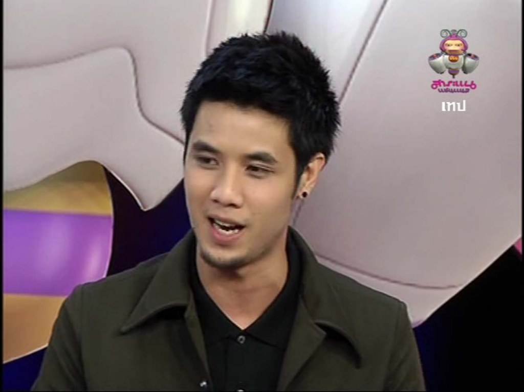 วงนี้ เห็นมีหน้าใส่แวบๆอยูคนหนึ่ง