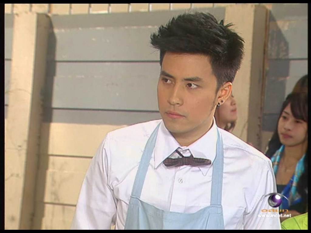 ดูตลกแล้วได้เห็นหล่อๆหนุ่มๆแบบนี้คุ้มสุดๆ( บาส เนส แอมป์  ) บ้านนี้มีรัก