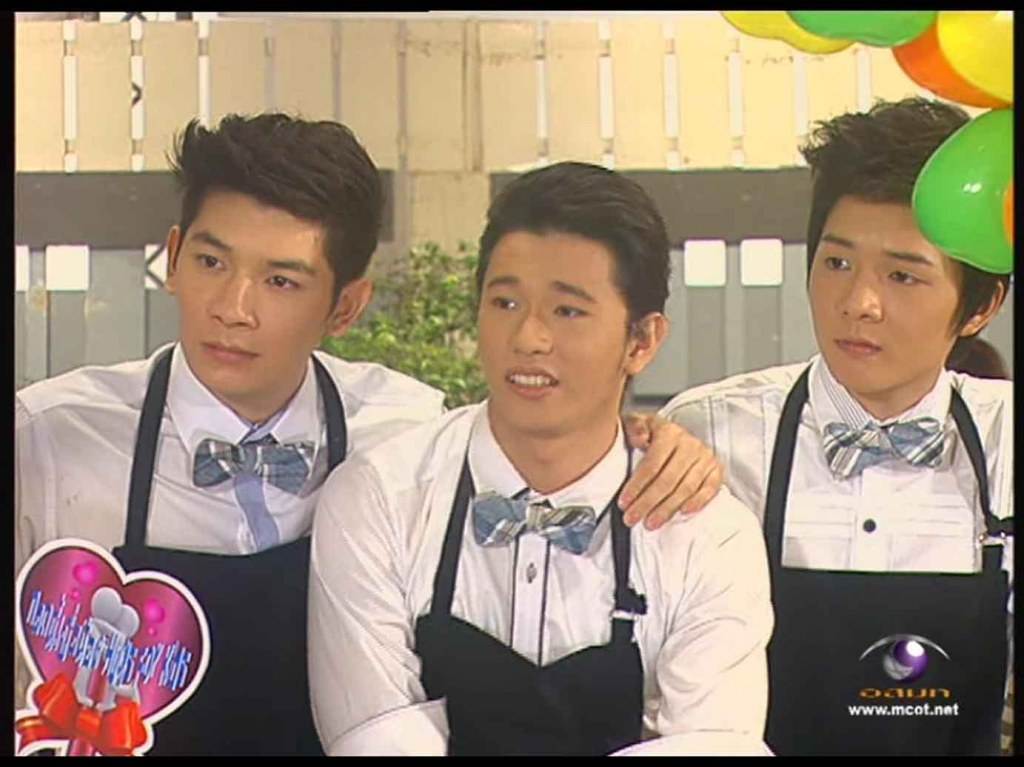 ดูตลกแล้วได้เห็นหล่อๆหนุ่มๆแบบนี้คุ้มสุดๆ( บาส เนส แอมป์  ) บ้านนี้มีรัก