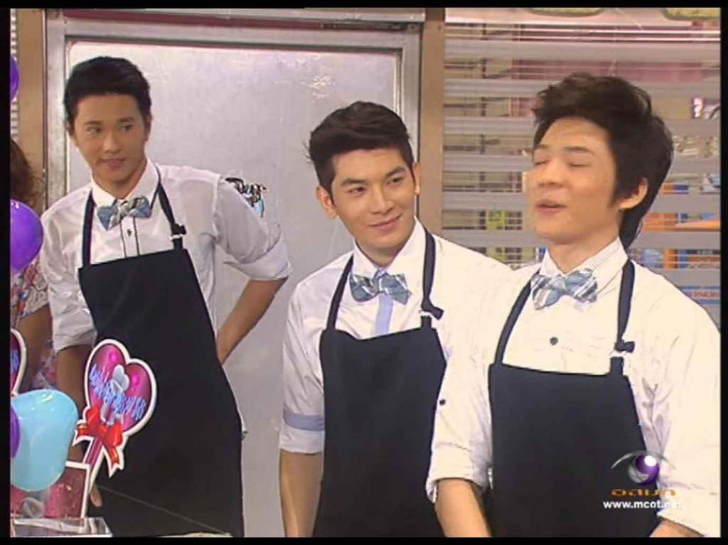 ดูตลกแล้วได้เห็นหล่อๆหนุ่มๆแบบนี้คุ้มสุดๆ( บาส เนส แอมป์  ) บ้านนี้มีรัก