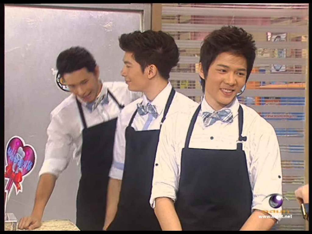ดูตลกแล้วได้เห็นหล่อๆหนุ่มๆแบบนี้คุ้มสุดๆ( บาส เนส แอมป์  ) บ้านนี้มีรัก