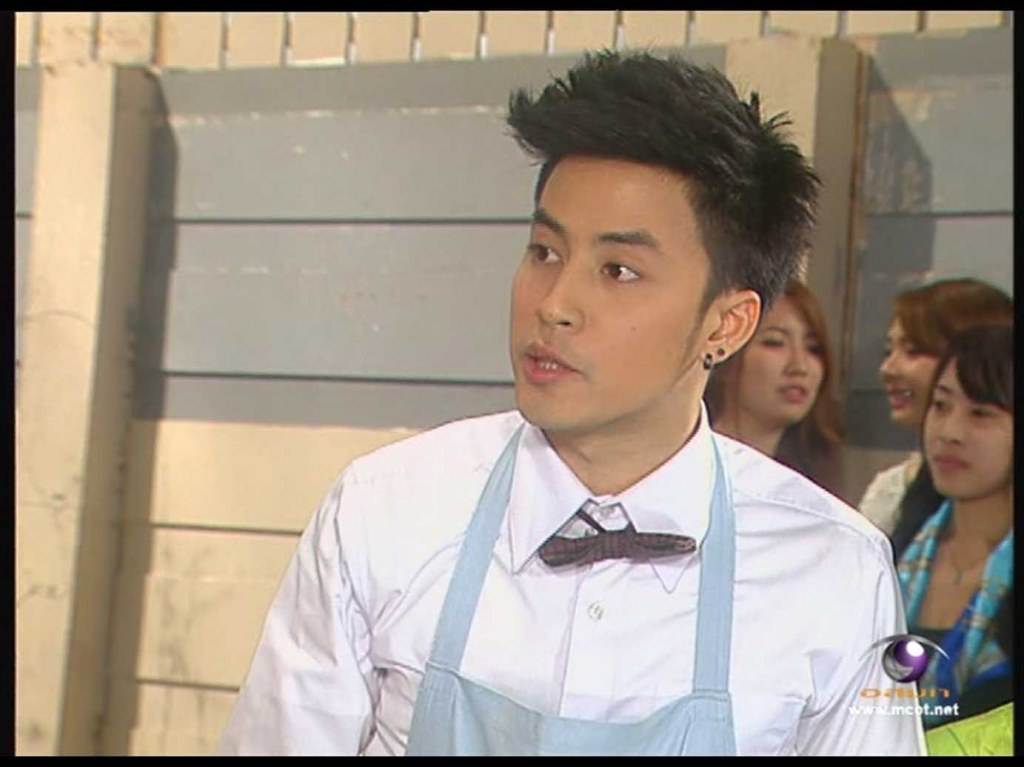 ดูตลกแล้วได้เห็นหล่อๆหนุ่มๆแบบนี้คุ้มสุดๆ( บาส เนส แอมป์  ) บ้านนี้มีรัก