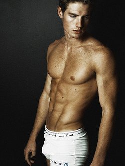 ฝันถึงหนุ่มหล่อ
