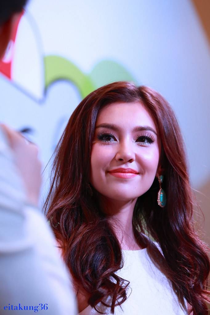 ใบเฟิร์น พิมพ์ชนก&เบลล่า ราณี งานเปิดตัว"WeChangWeChat"