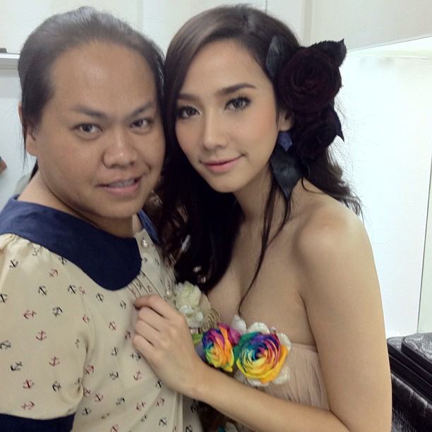คนๆนี้เป็นช่างแต่งหน้าและทำผม ของ "อั้ม พัชราภา" (ที่อั้มเลือกใช้บริการบ่อยที่สุด)