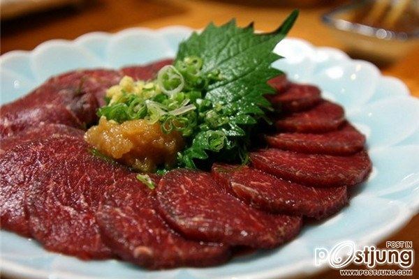 อันดับ 3 Basashi เนื้อม้า! เป็นเนื้อที่นิยมกินกันในไม่กี่ประเทศในแถบยุโรปและแอฟริกาใต้ บาซาชิ คือ เน