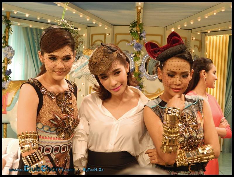 ชมพู่ - พลอย กับชุดสุดหรู 3 แช๊ป